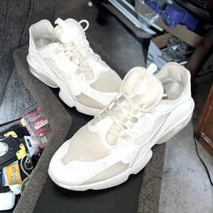 Men’s white Nike airmaxes size 11